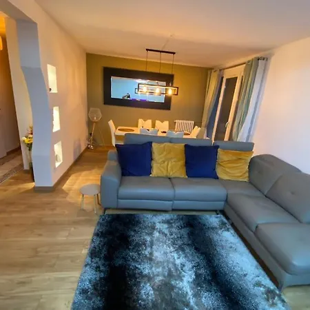 Cosy Le Sec Apartment *